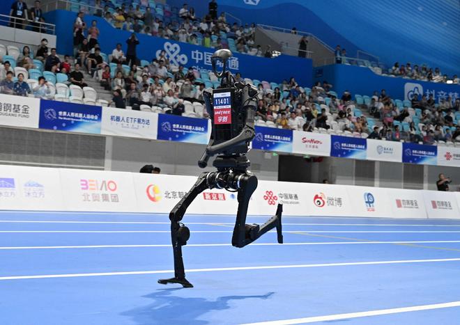 王兴兴：用遥控追求极致速度；蔡浩宇AI游戏上架2719元｜极客早知道j9九游会入口首页Sam Altman：AI存在泡沫；宇树机器人夺金(图2)